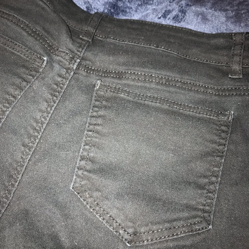 🦋BLACK MID RISE JEAN SHORTS🦋 - Picture 4 of 6